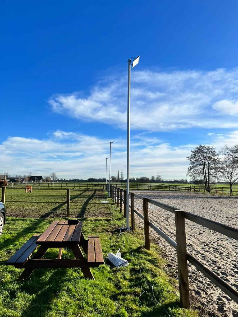 Aluminium-Lichtmast 4 Meter mit Standard-LED-Flutlicht